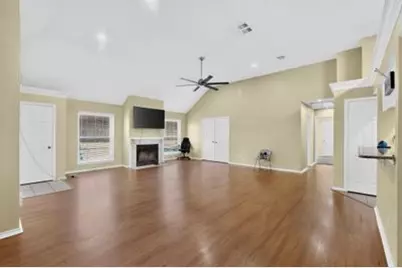 1157 Meadow Park Lane, Grand Prairie, TX 75052 - Photo 7