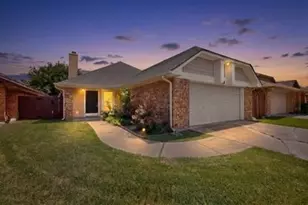 1157 Meadow Park Ln, Grand Prairie, TX 75052 - Photo 1