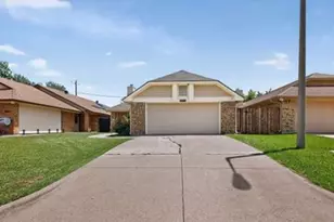 1157 Meadow Park Ln, Grand Prairie, TX 75052 - Photo 3