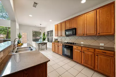 6945 Shoreview Drive, Grand Prairie, TX 75054 - Photo 17