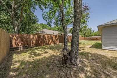 100 Round Hill Way, Runaway Bay, TX 76426 - Photo 9