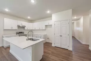 100 Round Hill Way, Runaway Bay, TX 76426 - Photo 13