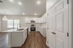 100 Round Hill Way, Runaway Bay, TX 76426 - Photo 11