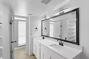 674 W Warrior Trl, Grand Prairie, TX 75052 - Photo 11
