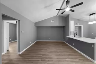 674 W Warrior Trl, Grand Prairie, TX 75052 - Photo 3