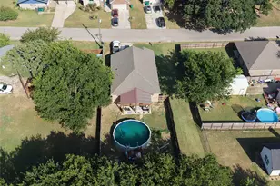 207 N Hubbard St, Alvord, TX 76225 - Photo 3