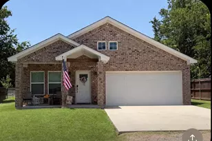 207 N Hubbard St, Alvord, TX 76225 - Photo 1