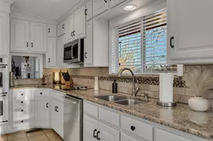 4901 Fairway Ct, De Cordova, TX 76049 - Photo 9
