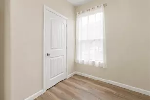 320 Grassland Dr, Denton, TX 76210 - Photo 5