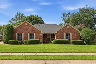 605 Maple Dr, Pilot Point, TX 76258 - Photo 1