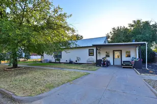510 W Plummer St, Eastland, TX 76448 - Photo 3
