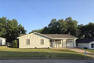 604 E 4th St, Weatherford, TX 76086 - Photo 1