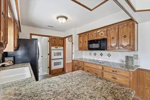 1000 Oxfordshire Dr, Carrollton, TX 75007 - Photo 15