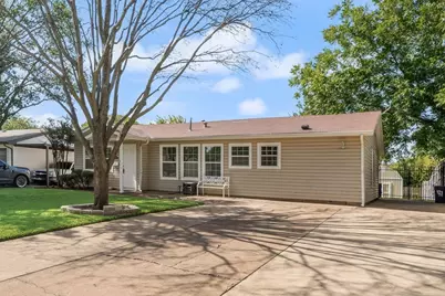 121 Dallas Drive, Euless, TX 76039 - Photo 1
