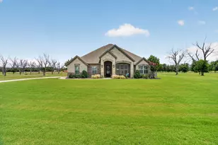 1136 Tremont Ln, Granbury, TX 76049 - Photo 3