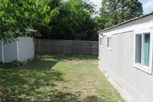 2208 Beverly Dr, Granbury, TX 76048 - Photo 9