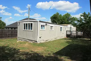 2208 Beverly Dr, Granbury, TX 76048 - Photo 13