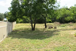 2208 Beverly Dr, Granbury, TX 76048 - Photo 17