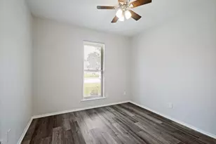 1607 Glenhill Ln, Lewisville, TX 75077 - Photo 9