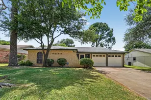 2512 Bent Tree Ln, Arlington, TX 76016 - Photo 1