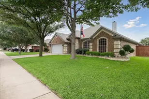 568 Willowview Dr, Saginaw, TX 76179 - Photo 3