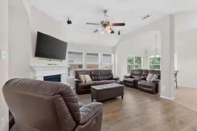 404 Castle Street, DeSoto, TX 75115 - Photo 7