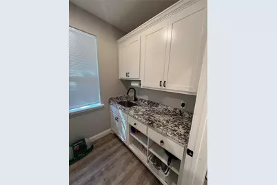 505 S Sky Court, Granbury, TX 76049 - Photo 13
