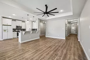505 S Sky Ct, Granbury, TX 76049 - Photo 7