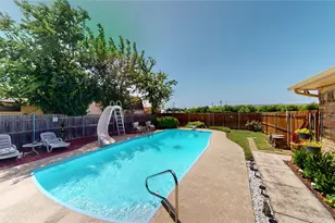 2138 Wellington Dr, Grand Prairie, TX 75051 - Photo 17