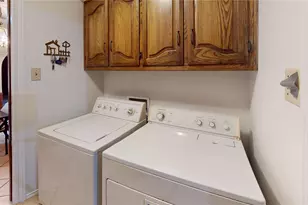 2138 Wellington Dr, Grand Prairie, TX 75051 - Photo 13
