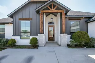 104 Bent Creek Ct, Cleburne, TX 76033 - Photo 3