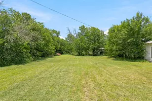 2432 S 9th St, Waco, TX 76706 - Photo 9
