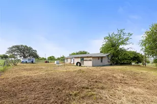 402 E Sherman St, Mullin, TX 76864 - Photo 27