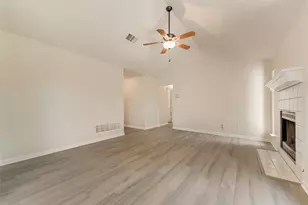 220 Hollywood Dr, Glenn Heights, TX 75154 - Photo 5