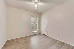 220 Hollywood Dr, Glenn Heights, TX 75154 - Photo 13