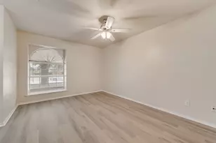 220 Hollywood Dr, Glenn Heights, TX 75154 - Photo 11