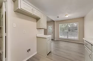220 Hollywood Dr, Glenn Heights, TX 75154 - Photo 9