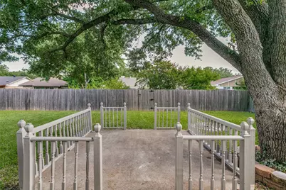 430 E Grenoble Drive, Grand Prairie, TX 75052 - Photo 23