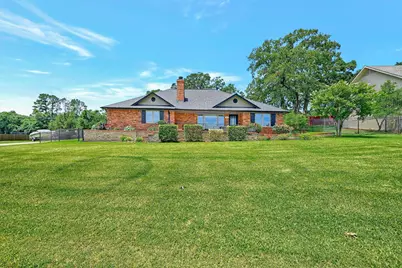 117 Kiowa Drive S, Lake Kiowa, TX 76240 - Photo 1