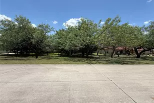 1529 Cypress Bend Dr, Cedar Hill, TX 75104 - Photo 39