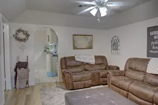1914 Starling Ct, Cleburne, TX 76033 - Photo 3
