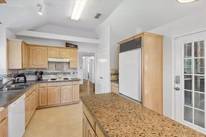433 Sherwood Court, Burleson, TX 76028 - Photo 11