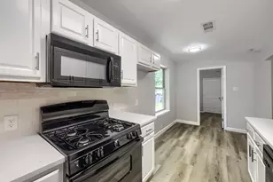 1521 Oakbrook Ct, Lancaster, TX 75134 - Photo 13