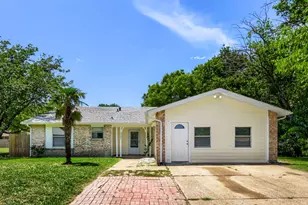 1521 Oakbrook Ct, Lancaster, TX 75134 - Photo 1