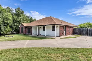 7 Market Loop, Morgans Point Resort, TX 76513 - Photo 3
