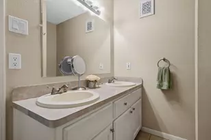 104 S Walnut St, Lacy Lakeview, TX 76705 - Photo 17