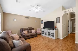 104 S Walnut St, Lacy Lakeview, TX 76705 - Photo 3