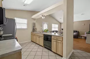 104 S Walnut St, Lacy Lakeview, TX 76705 - Photo 9