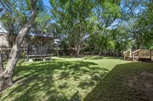 104 S Walnut St, Lacy Lakeview, TX 76705 - Photo 29