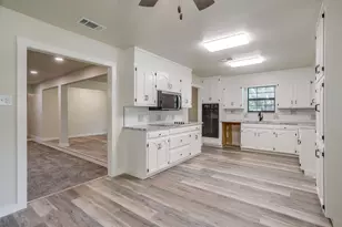 1009 Abbie Ln, Glen Rose, TX 76043 - Photo 7
